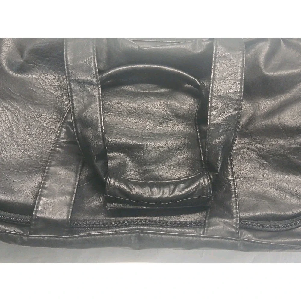 Vtg 90s WILSON Leather Gym /Sports/ Duffle /Carry On Bag 4 Zip Compartments 24